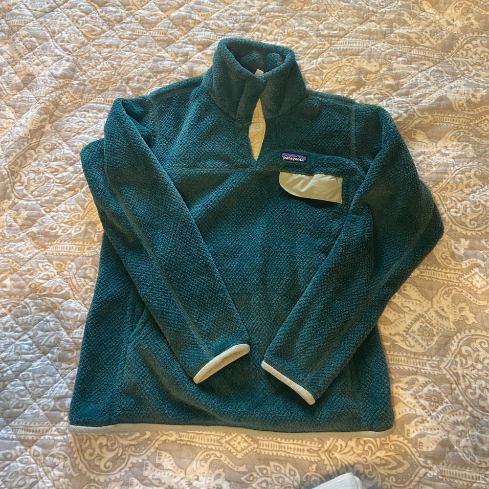 Patagonia pull over sweater